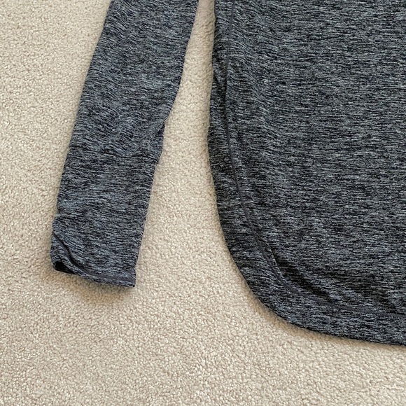 Athleta Gray Uptempo Long Sleeve Top for the gym or travel - Picture 10 of 11